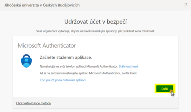 Pokud máte aplikaci Microsoft Authenticator nainstalovanou klikněte na úvodní obrazovce „Další“. V případě, že aplikaci Microsoft Authenticator ještě nemáte nainstalovanou postupujte podle návodu zde 3.4.1.